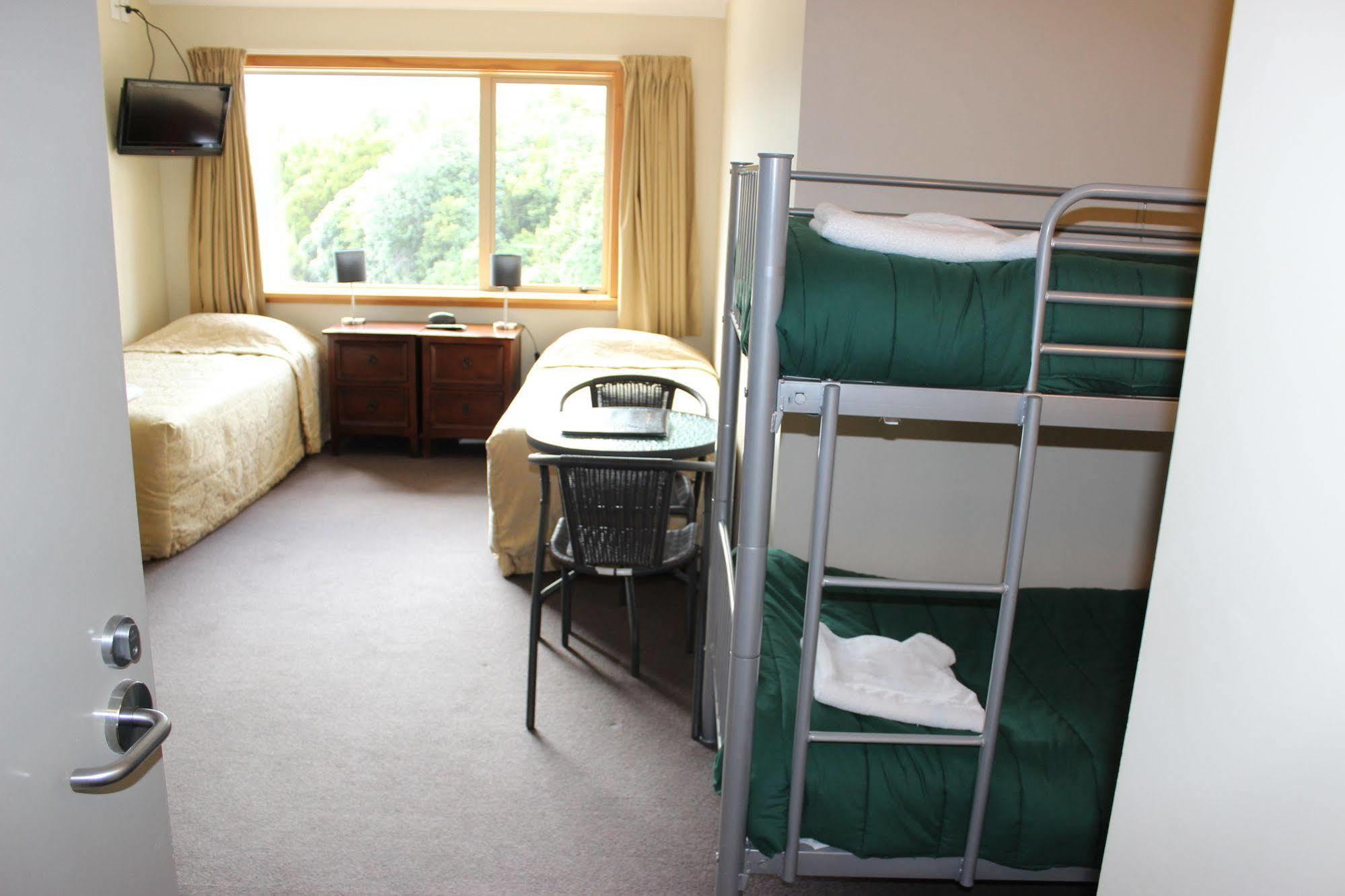 Aoraki Mount Cook Alpine Lodge Екстериор снимка